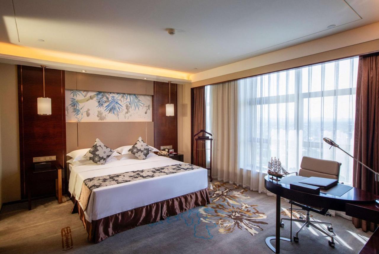 Ramada Yiyang Taojiang Hotel Exterior foto